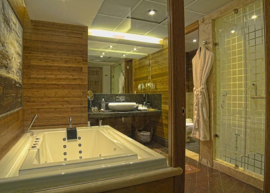 Aldea Thai Ocean Luxury Residences
