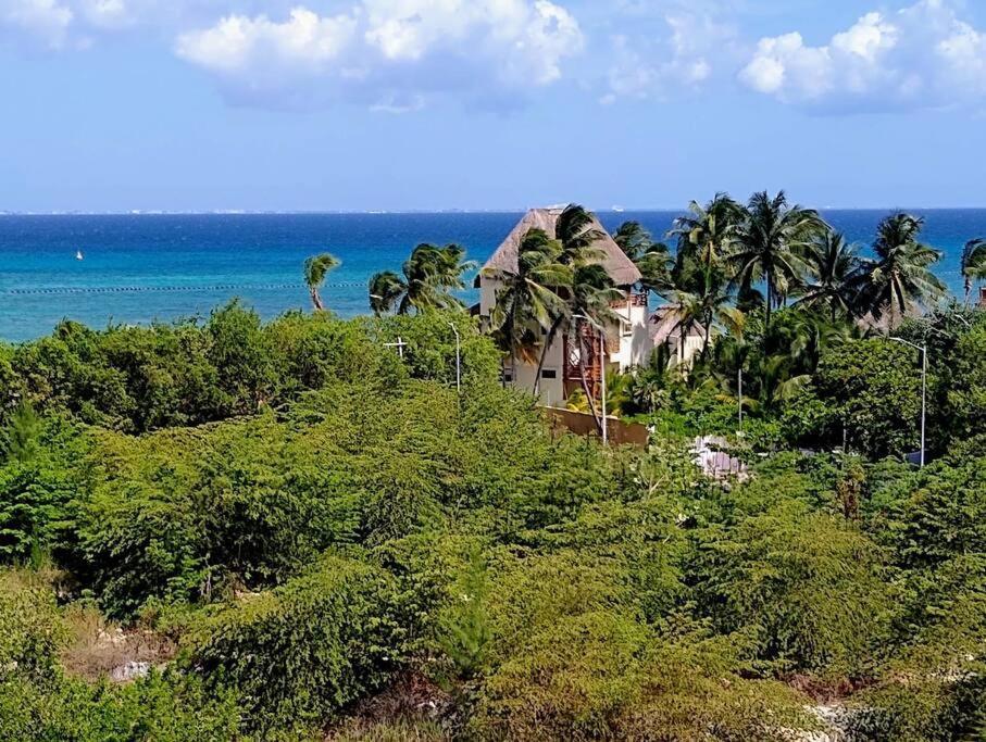 Casa Camaleon Luxury Condominium. Sea Views. Pools Apartment