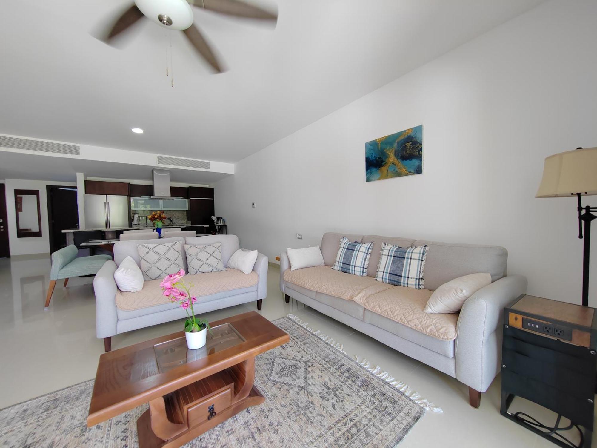 Stunning Ocean Front By Boutique Apartment *