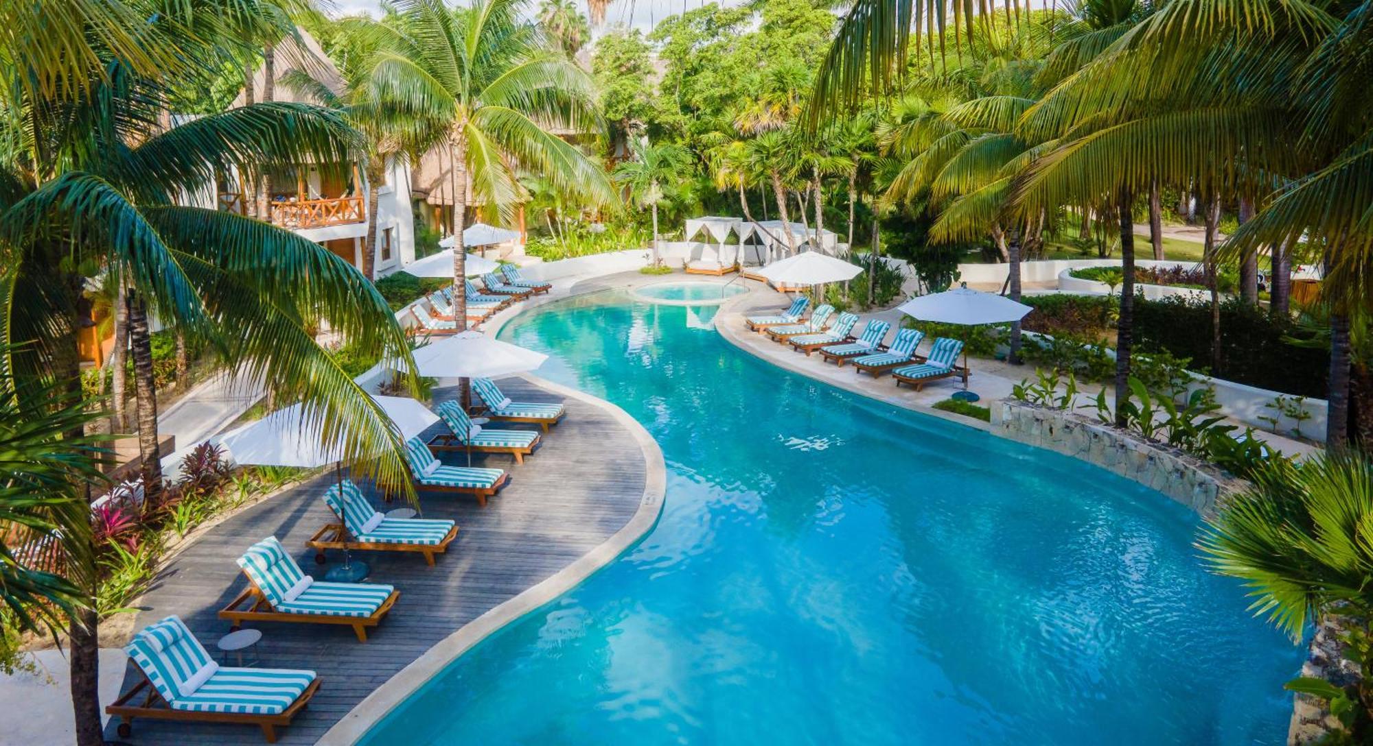 Mahekal Front & Playa del Carmen