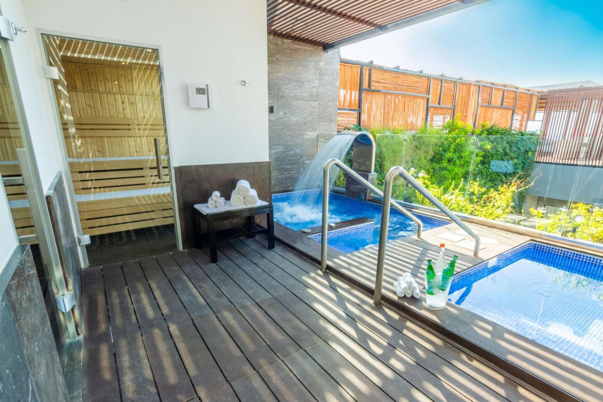 The Fives Downtown & Residences, Curio Collection By Hilton Hotel 4*