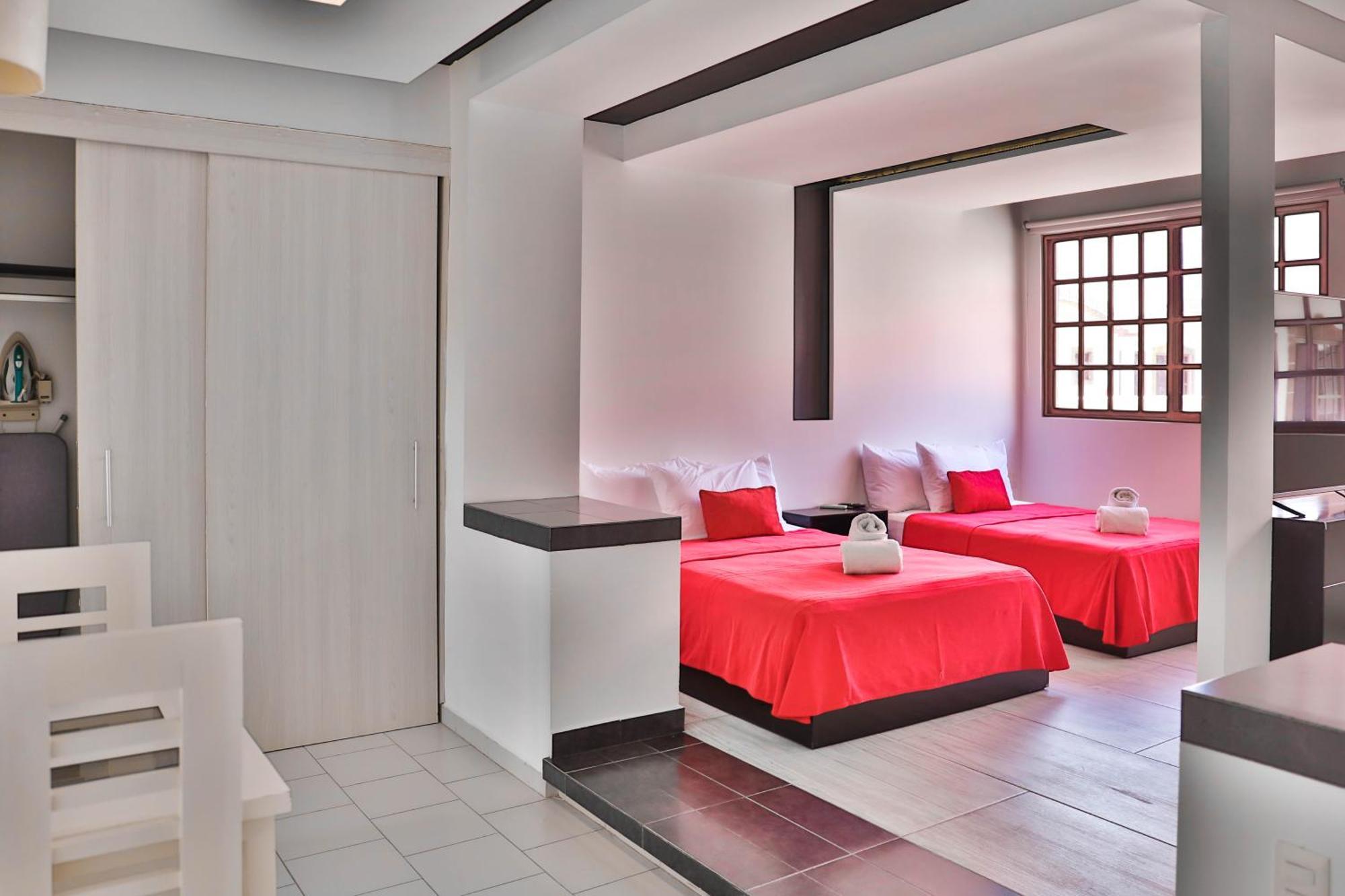 Colonial 3*
