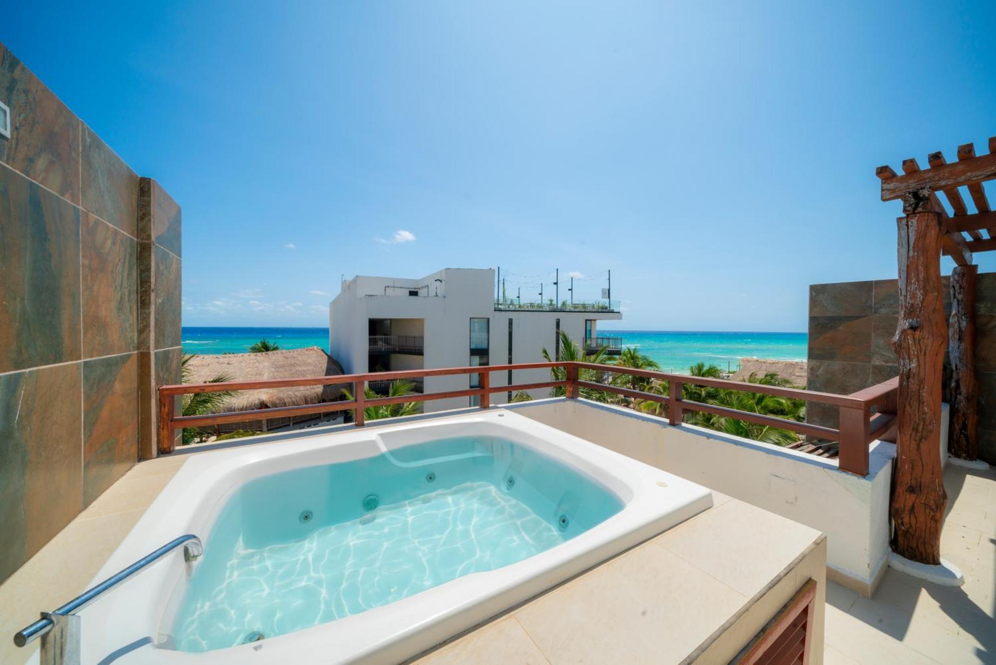 Beachfront Penthouse With 3 Bedrooms & Ocean View - Nubes