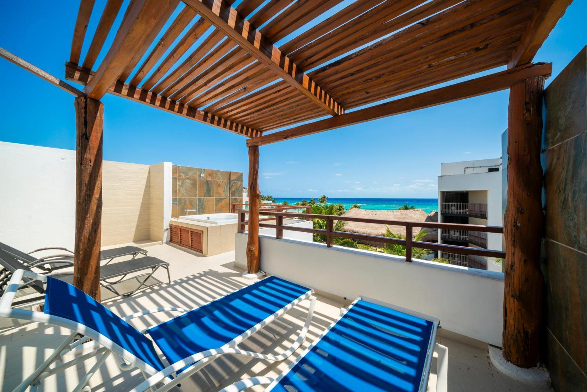 Beachfront Penthouse With 3 Bedrooms & Ocean View - Nubes Holiday home *