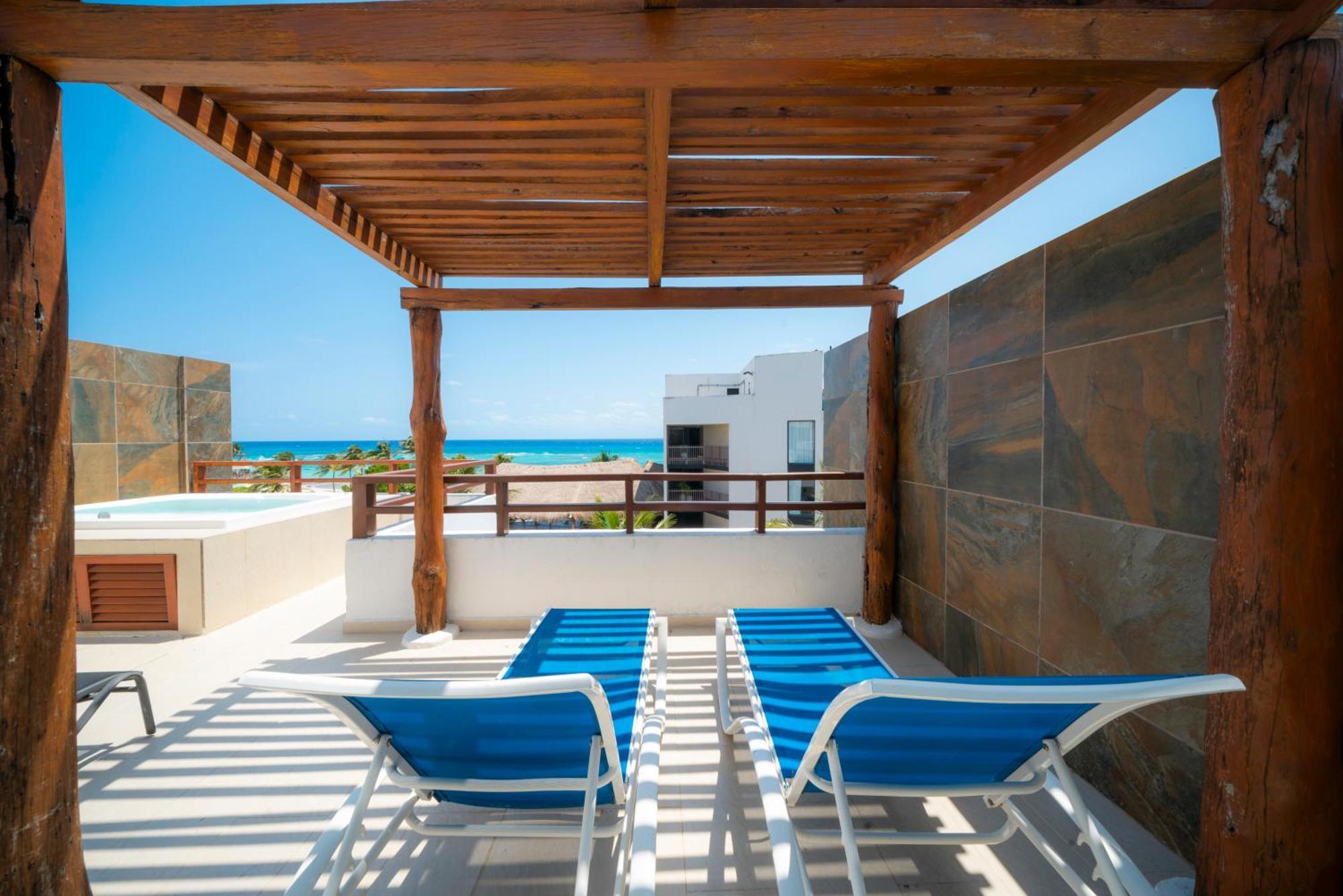 Beachfront Penthouse With 3 Bedrooms & Ocean View - Nubes * Playa del Carmen