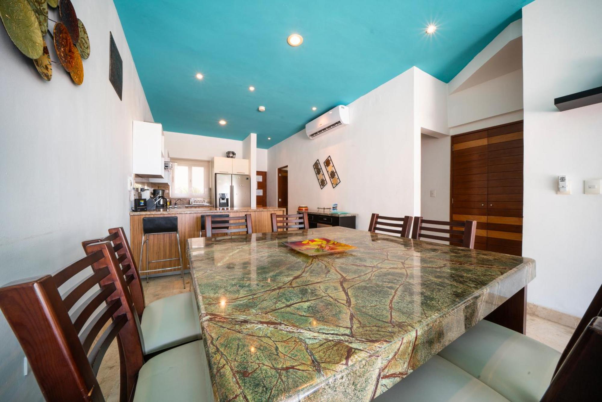 Beachfront Penthouse With 3 Bedrooms & Ocean View - Nubes