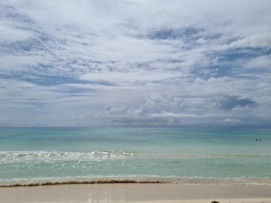 Quiet 1br-epic Pools-near