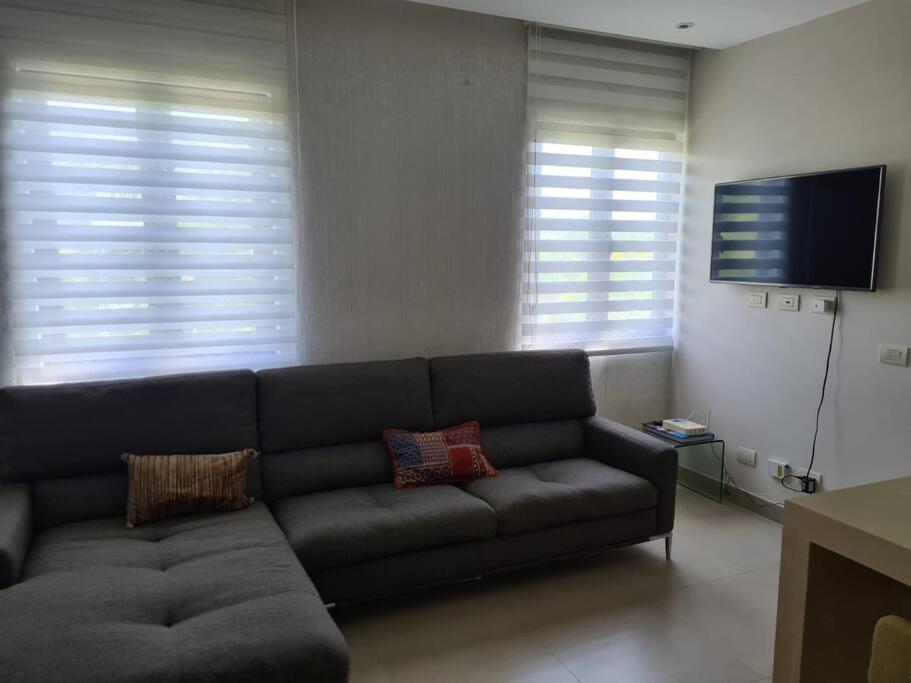 Apartment Quiet 1br-epic Pools-near