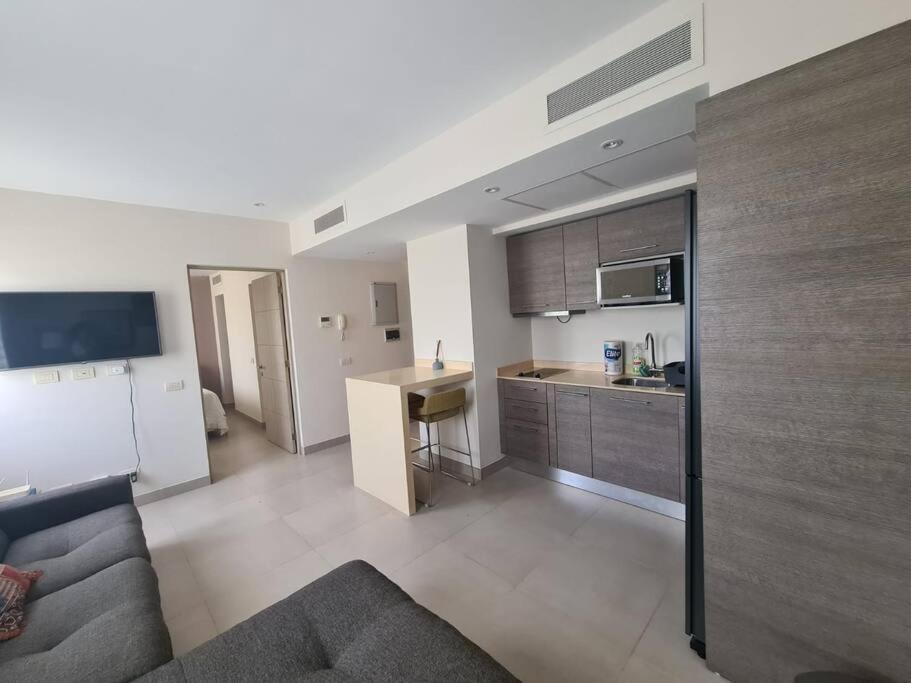 Apartment Quiet 1br-epic Pools-near *