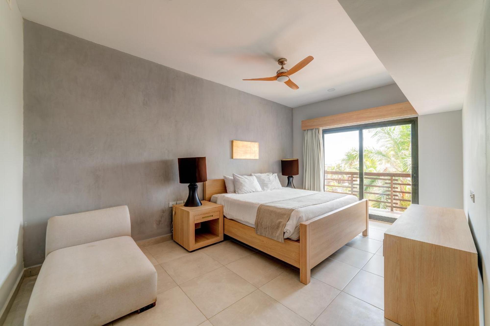 Aldea Thai L Resort-style Pool & Gym