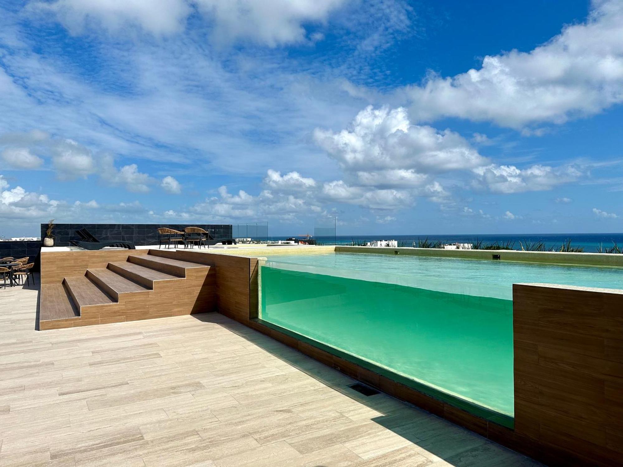 Beautiful Steps From The W/ Rooftop Pool