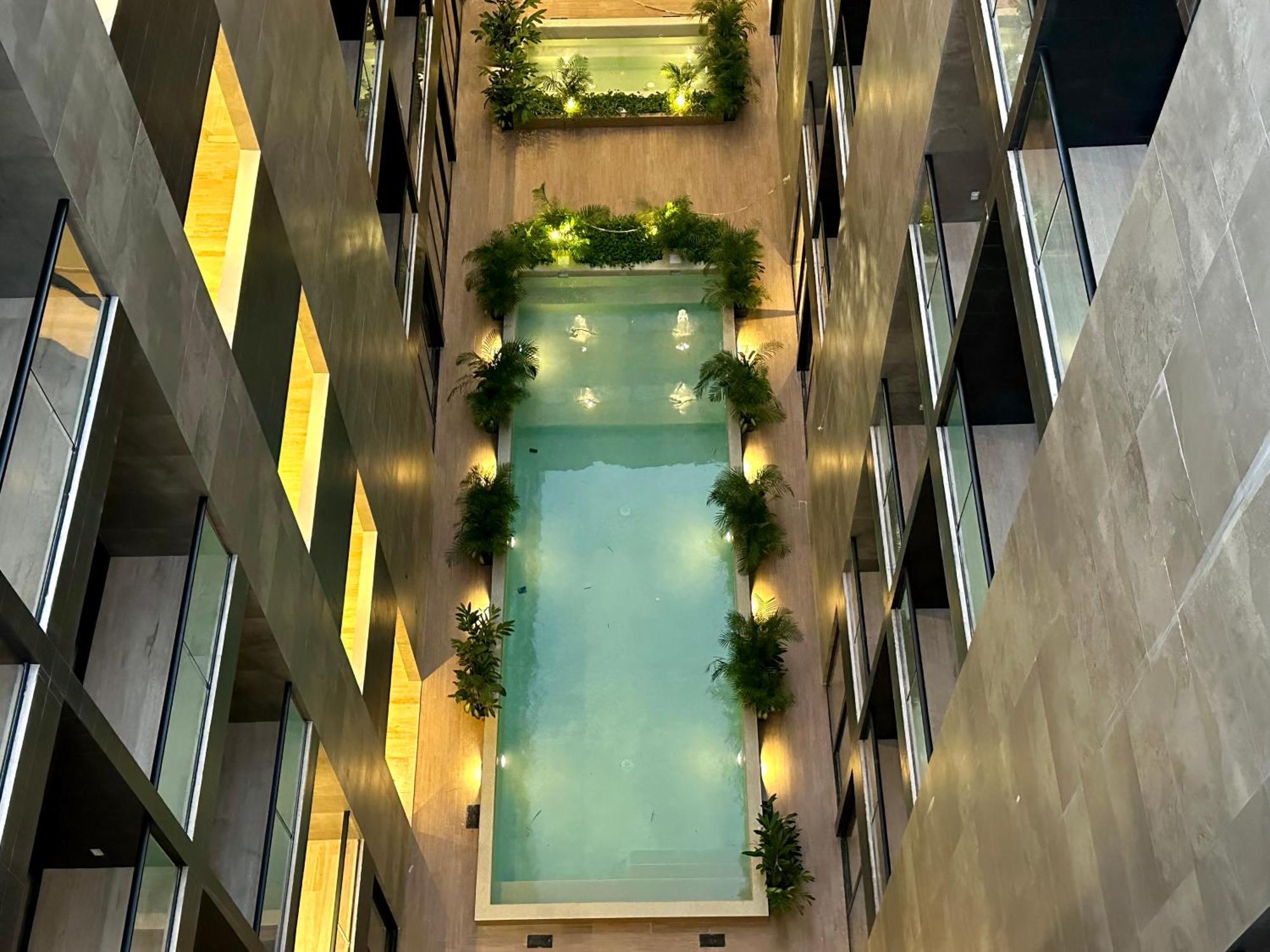 Beautiful Steps From The W/ Rooftop Pool Apartment *