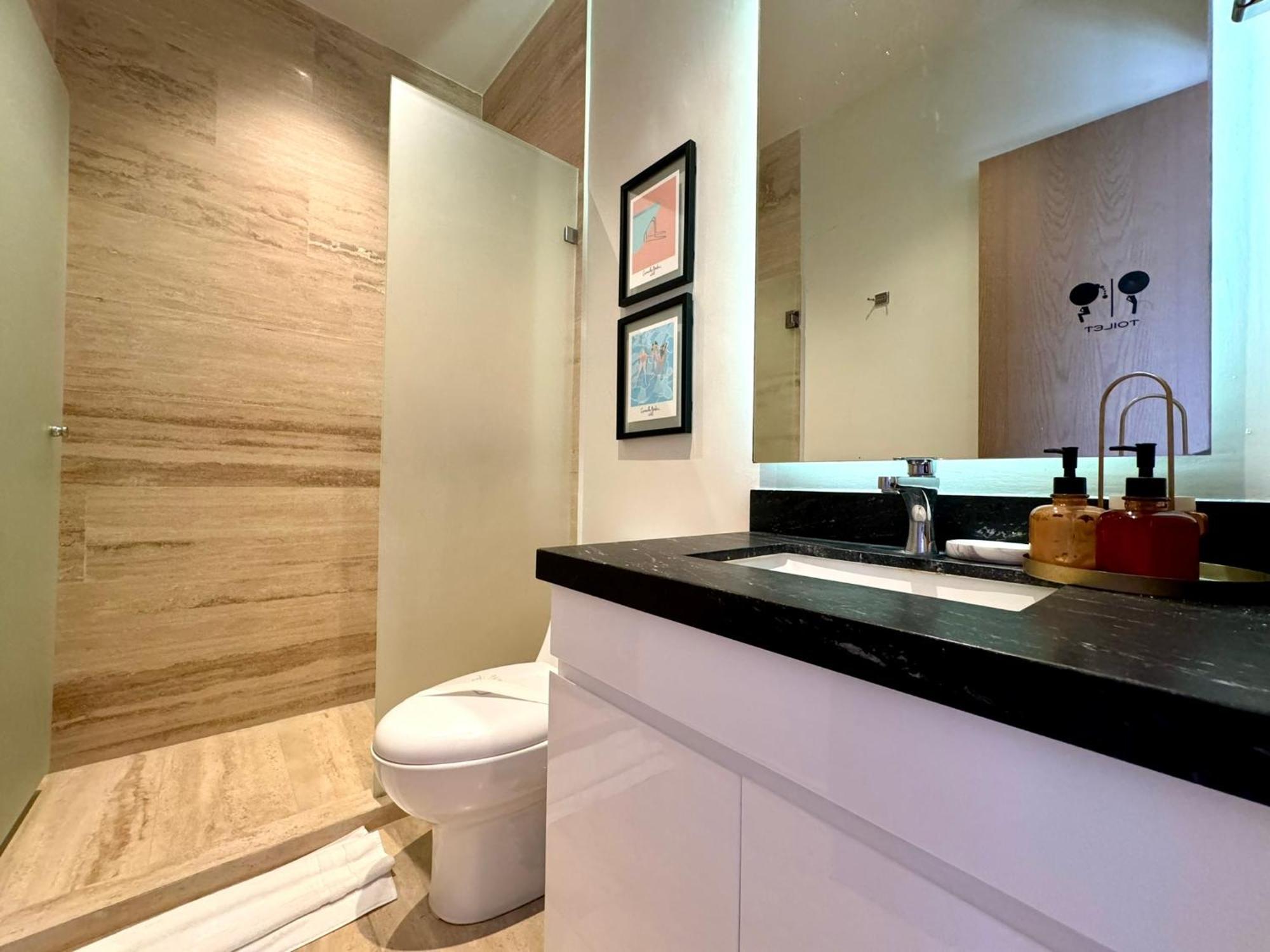 Apartment Beautiful Steps From The W/ Rooftop Pool *