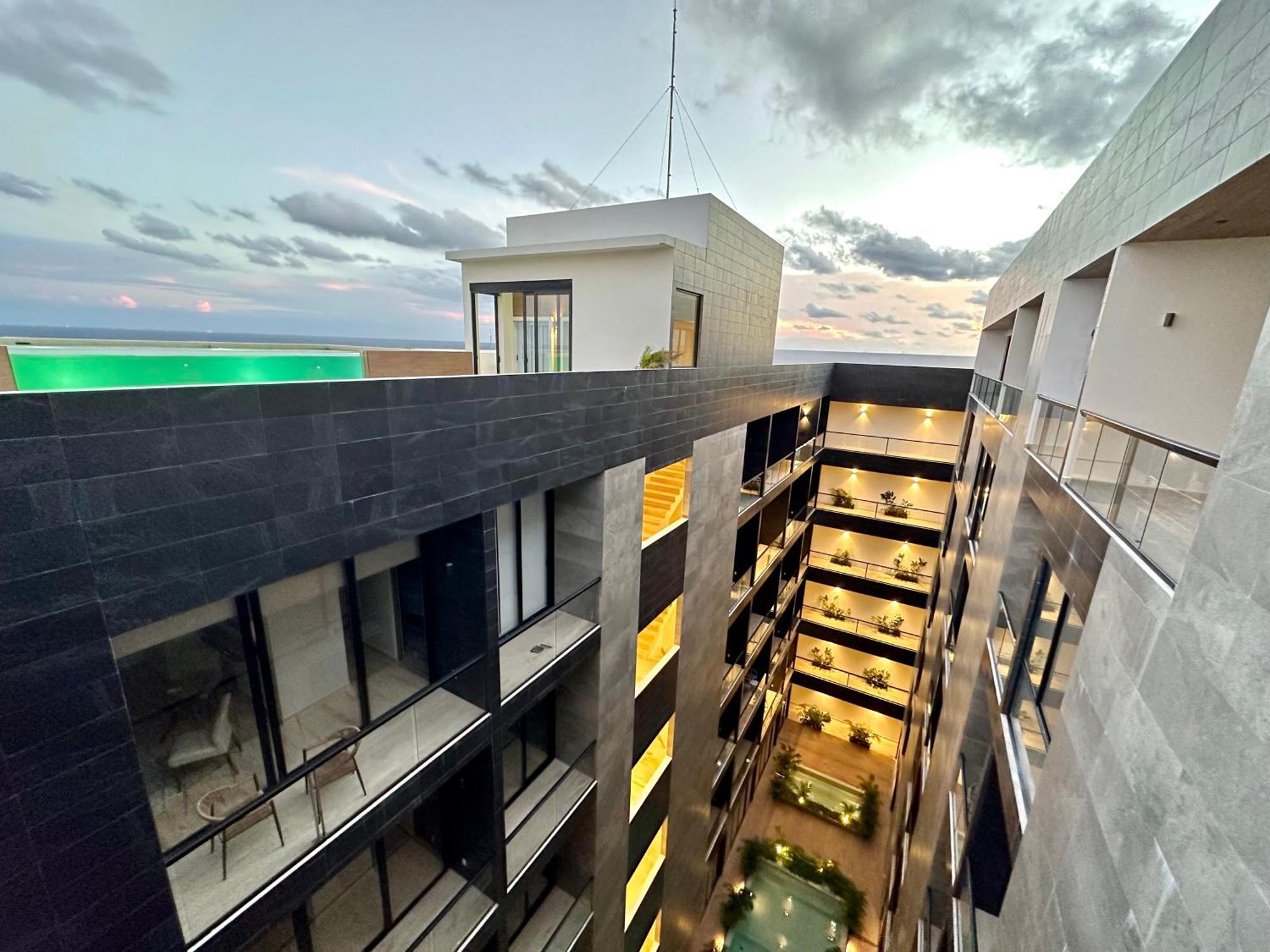 Beautiful Steps From The W/ Rooftop Pool Apartment *