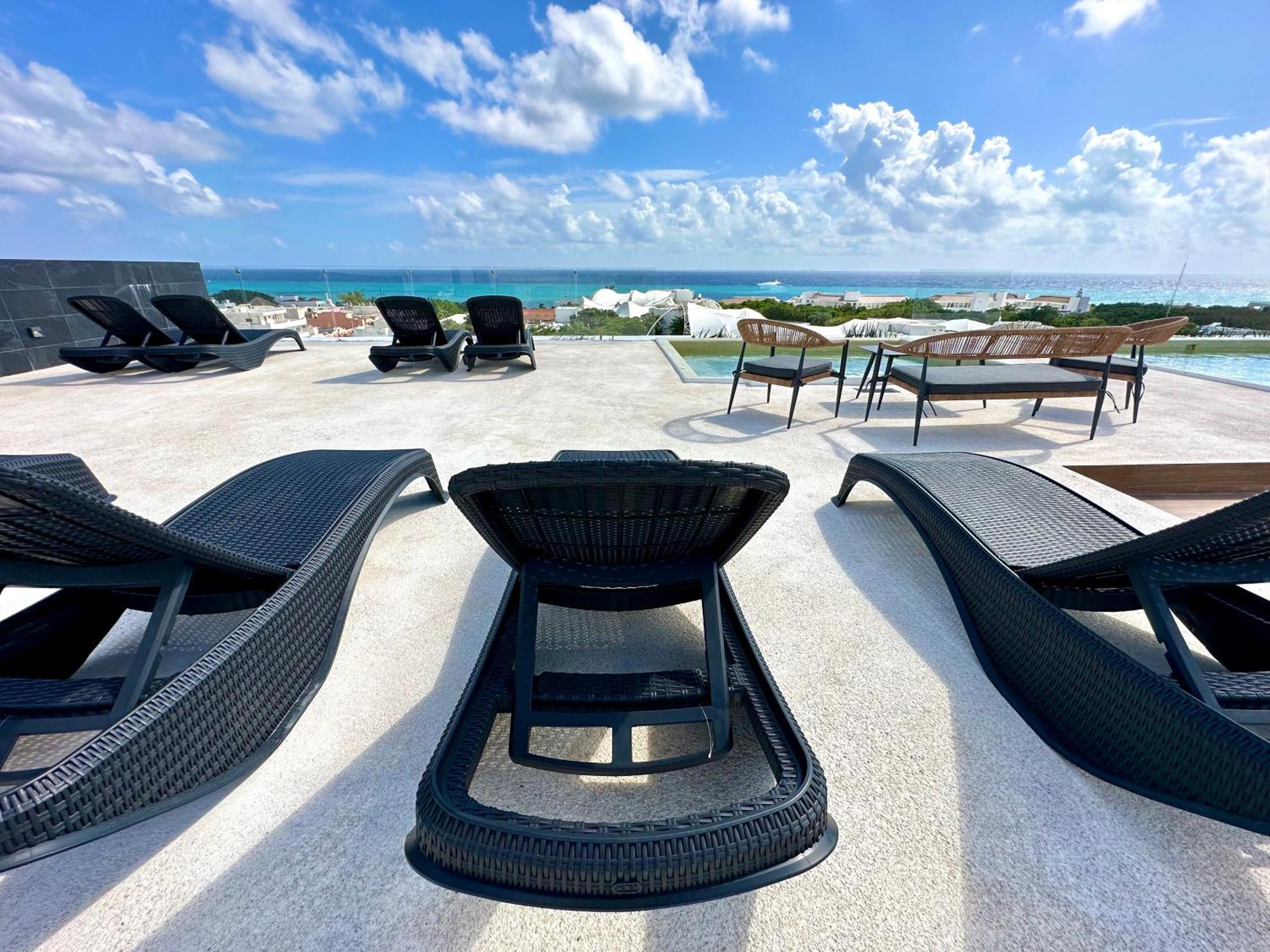 Beautiful Steps From The W/ Rooftop Pool *