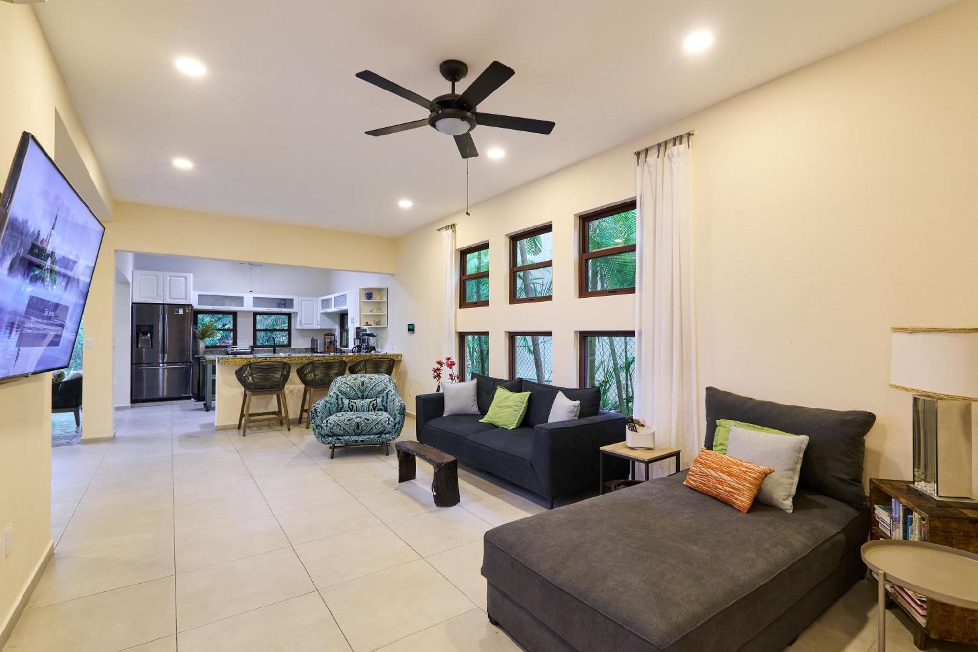 Spacious And Stylish Vacation For 8 With Private Pool And Large Terrace Holiday home