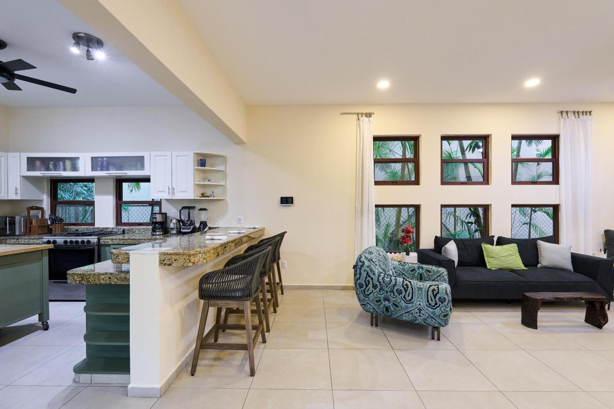 Spacious And Stylish Vacation For 8 With Private Pool And Large Terrace Playa del Carmen