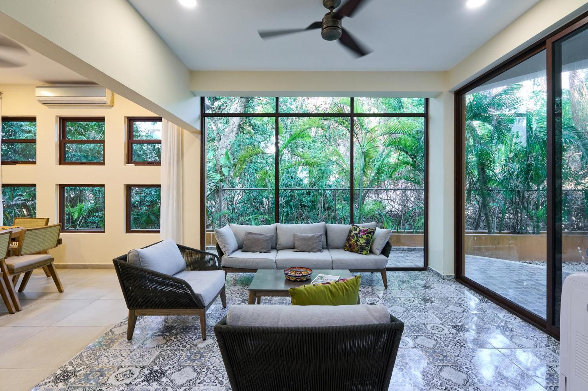 Spacious And Stylish Vacation For 8 With Private Pool And Large Terrace Playa del Carmen