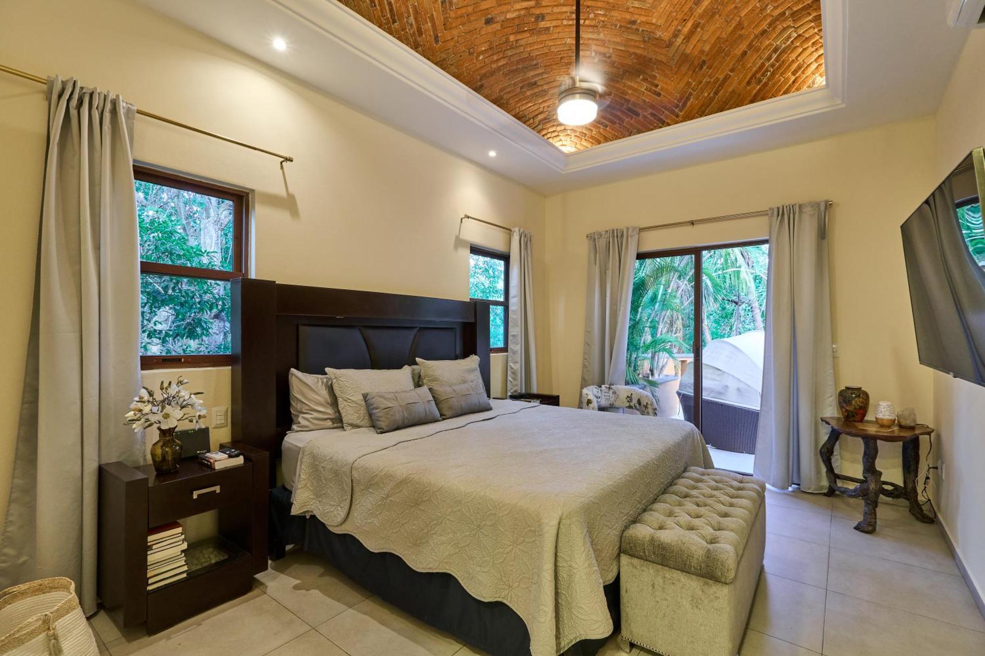 Spacious And Stylish Vacation For 8 With Private Pool And Large Terrace *
