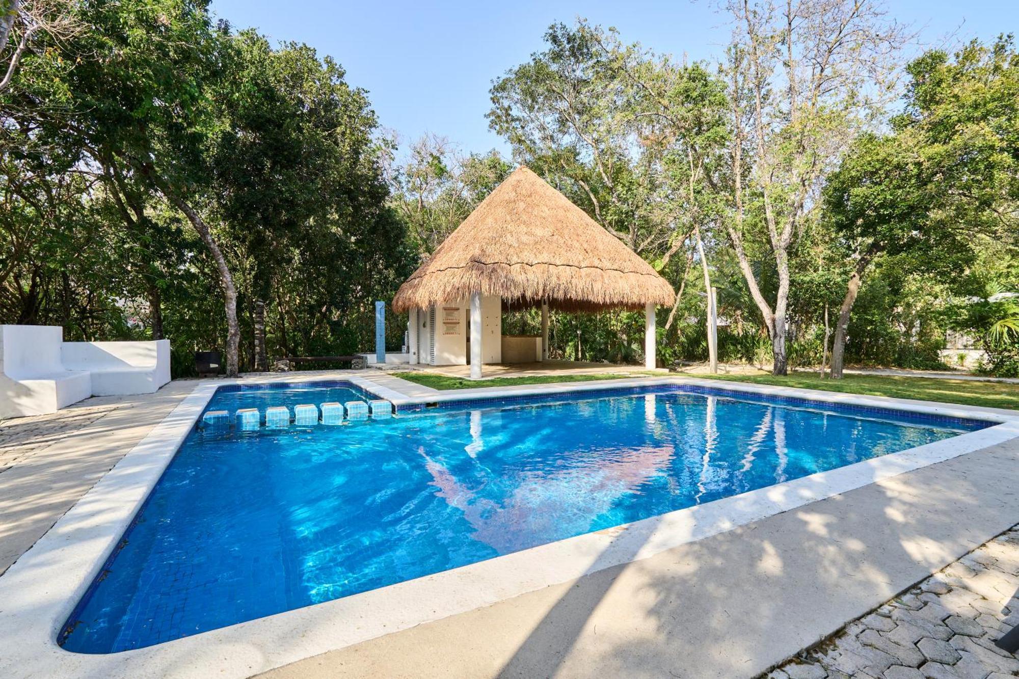Spacious And Stylish Vacation For 8 With Private Pool And Large Terrace Holiday home