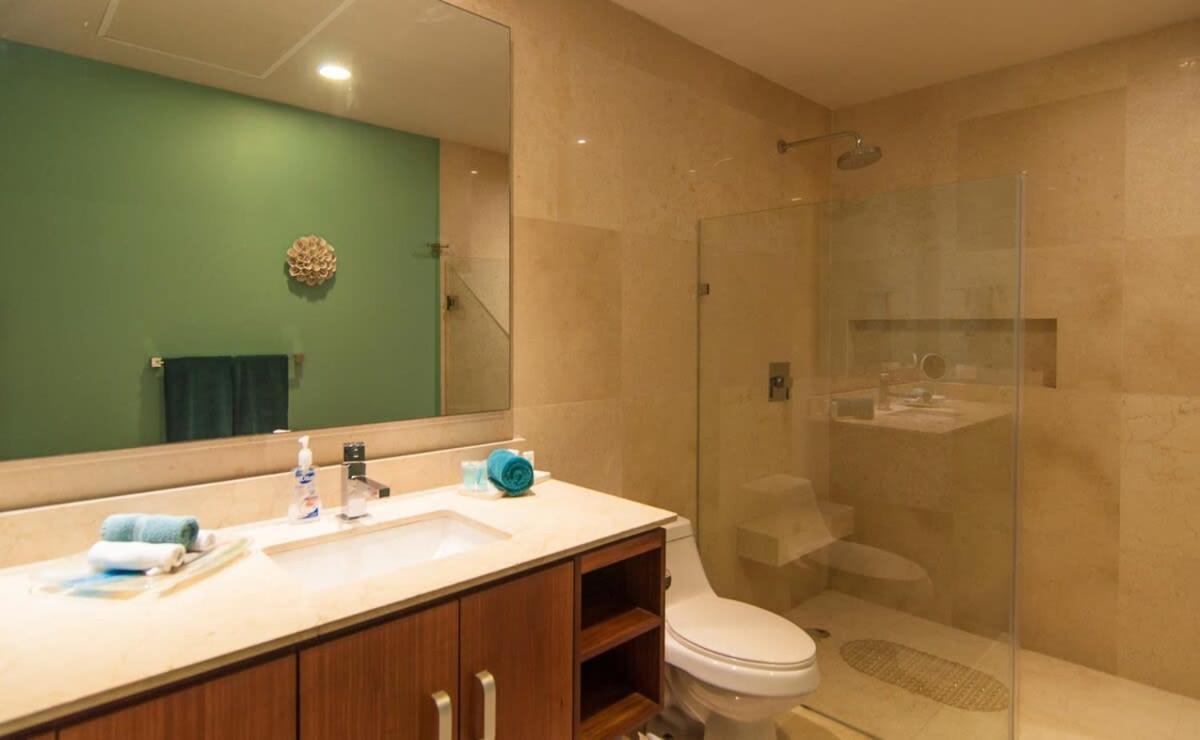 Happy Vibes Getaway With Stellar Oceanview Roof Pool! Holiday home Playa del Carmen