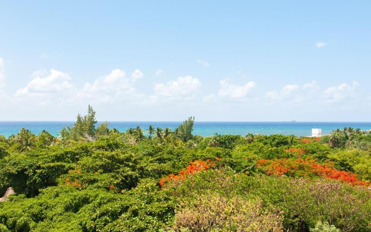Happy Vibes Getaway With Stellar Oceanview Roof Pool! Holiday home Playa del Carmen