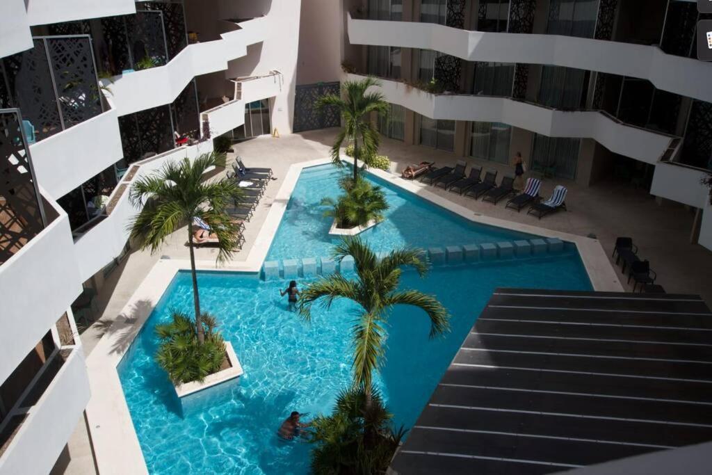 Luxury 1br Kitchen Ac Gym Pool Cine 100mb * Playa del Carmen