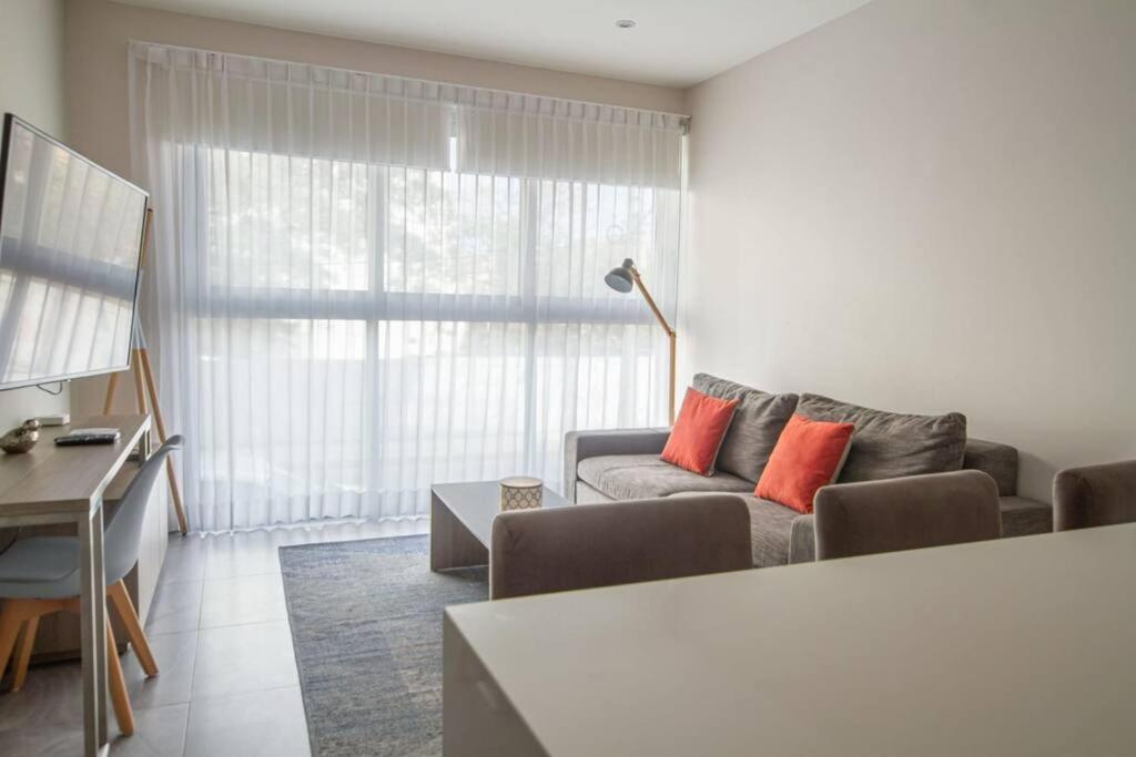Luxury 1br Kitchen Ac Gym Pool Cine 100mb Apartment