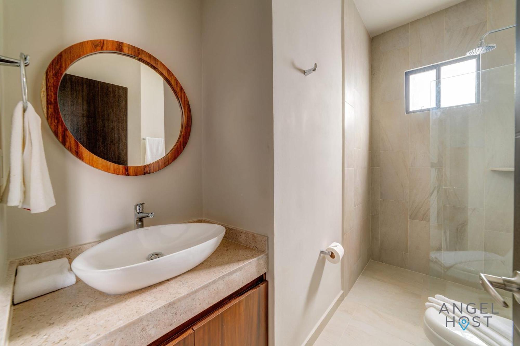 Apartamento New Tranquil Onsite Pool Gym And Playground Playa del Carmen
