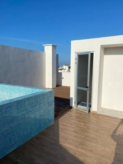 Luxury Condo, 2br Ph, 3ba, Private Rooftop, Sauna Apartment *