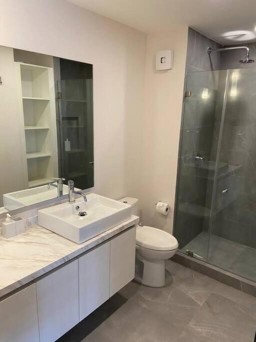 Apartment Luxury Condo, 2br Ph, 3ba, Private Rooftop, Sauna *