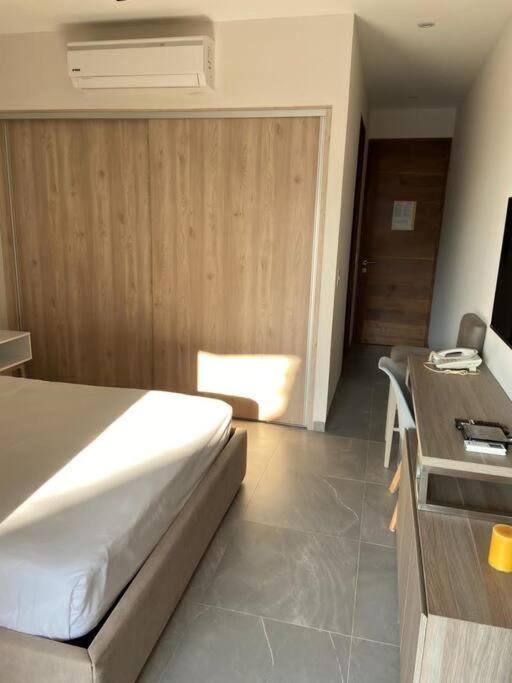 Apartment Luxury Condo, 2br Ph, 3ba, Private Rooftop, Sauna