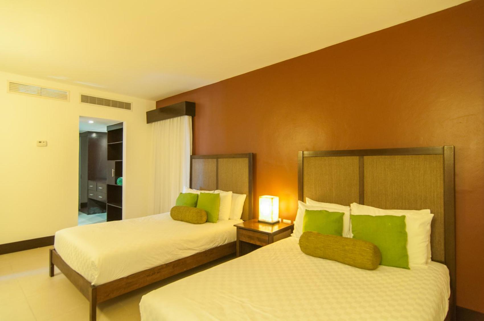 Aldea Thai Tropical Oasis Steps To The Holiday home