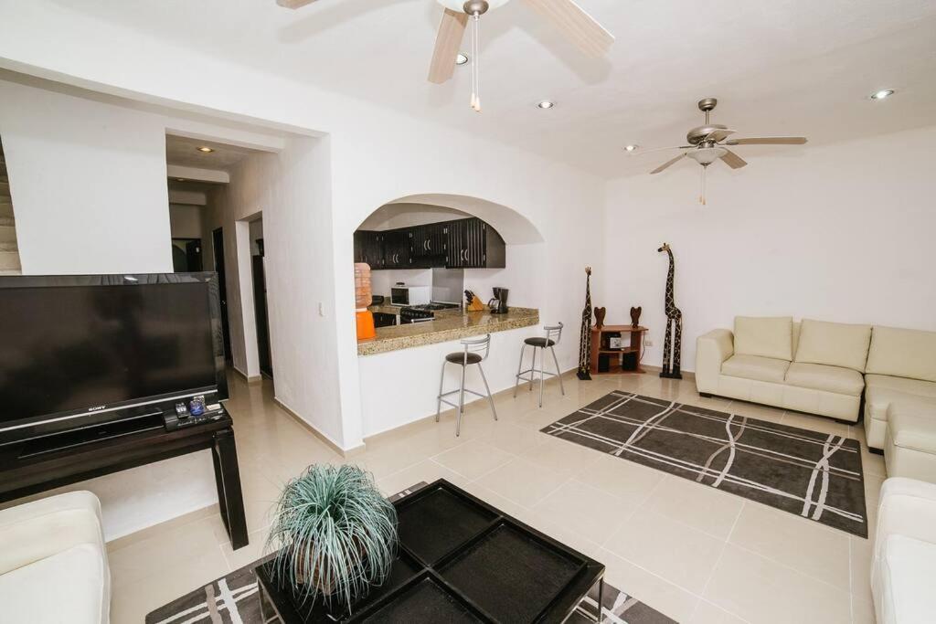 Apartment 2br Apart Steps From Mamitas Beach And 5th Av *