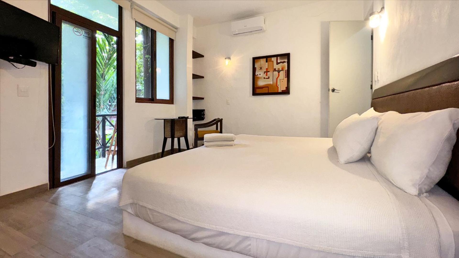 Siesta Fiesta Adults Only - 5th Avenue 2*