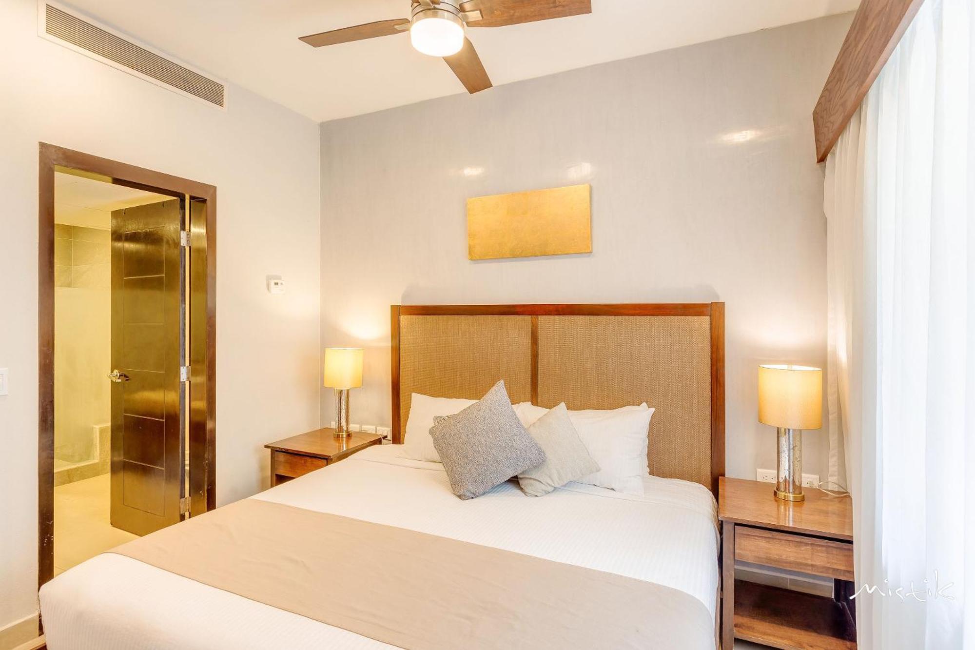 Aldea Thai L Resort-style Pool & Gym
