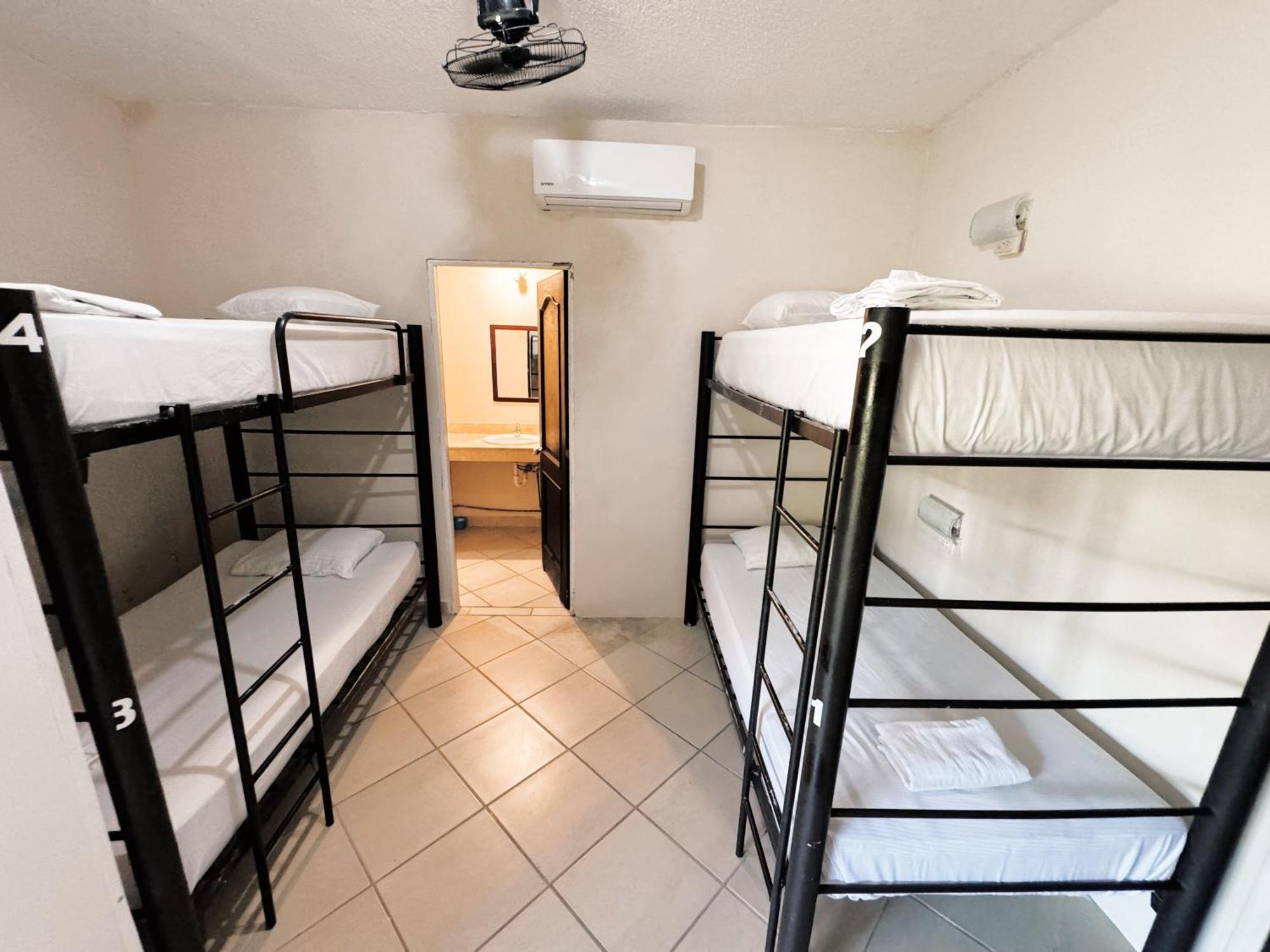 Hostal 3b Wellness & Adults Only