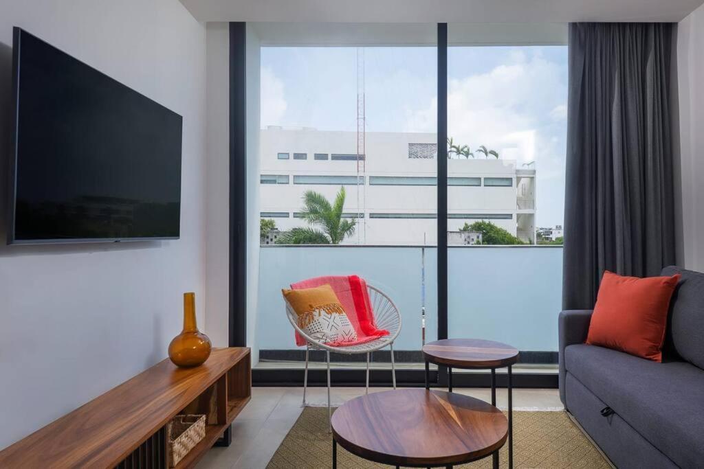 Downtown Modern Unique Location Apartment *
