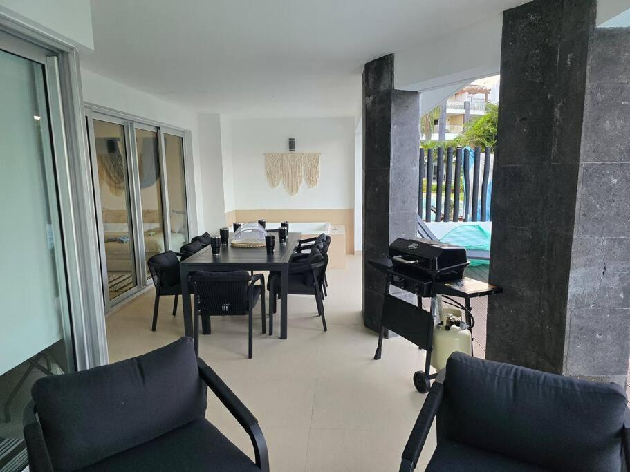 Private Pool & Jacuzzi, By The Ocean, 2 Bdr Apartment *