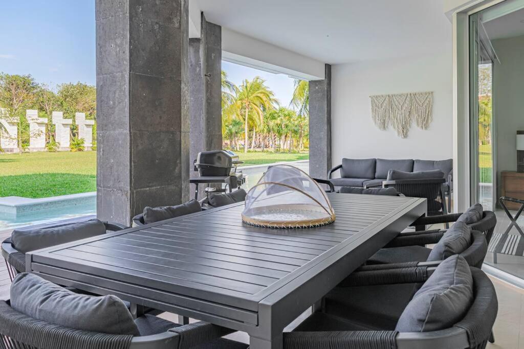 Private Pool & Jacuzzi, By The Ocean, 2 Bdr Apartment *
