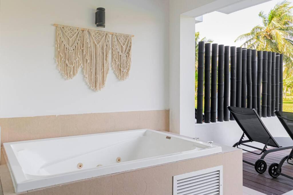 Apartment Private Pool & Jacuzzi, By The Ocean, 2 Bdr Playa del Carmen