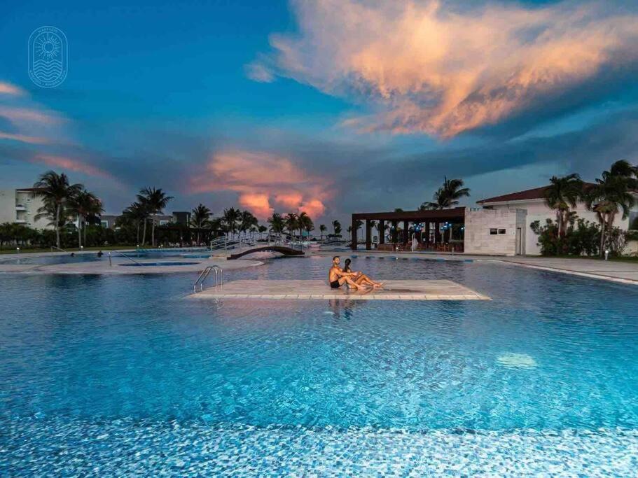 Private Pool & Jacuzzi, By The Ocean, 2 Bdr * Playa del Carmen