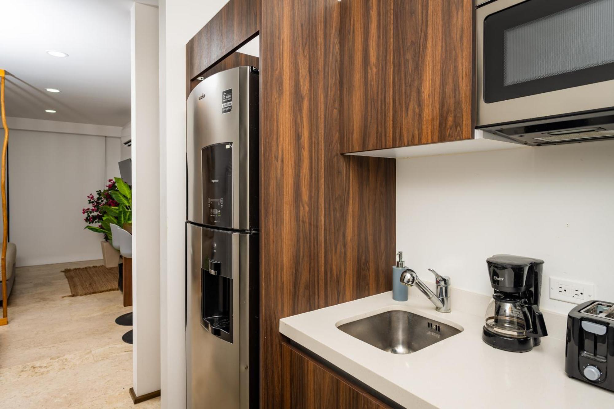 Apartment Walk Distance To Wallmart And 5ta Avenue