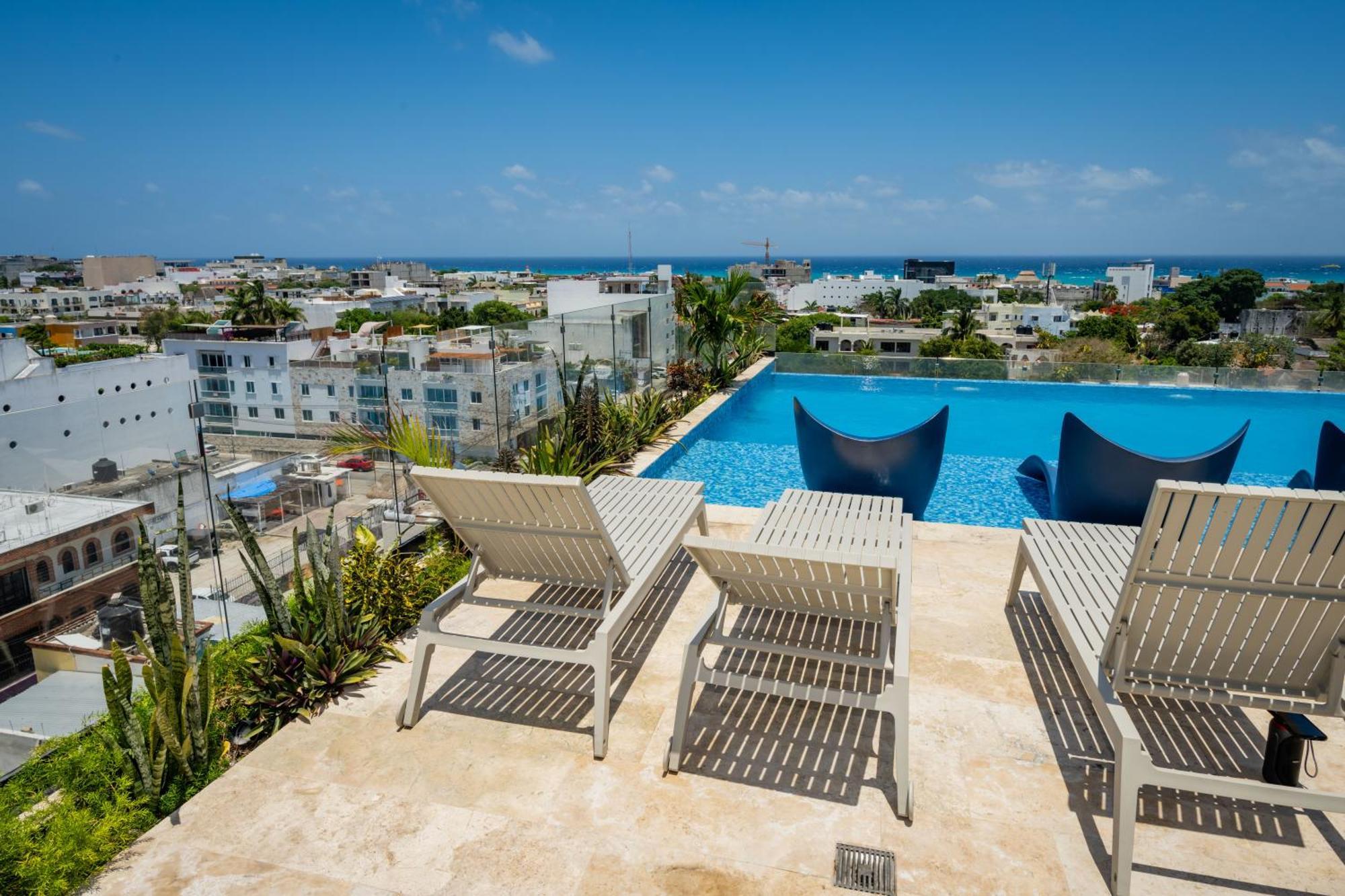 Walk Distance To Wallmart And 5ta Avenue Playa del Carmen