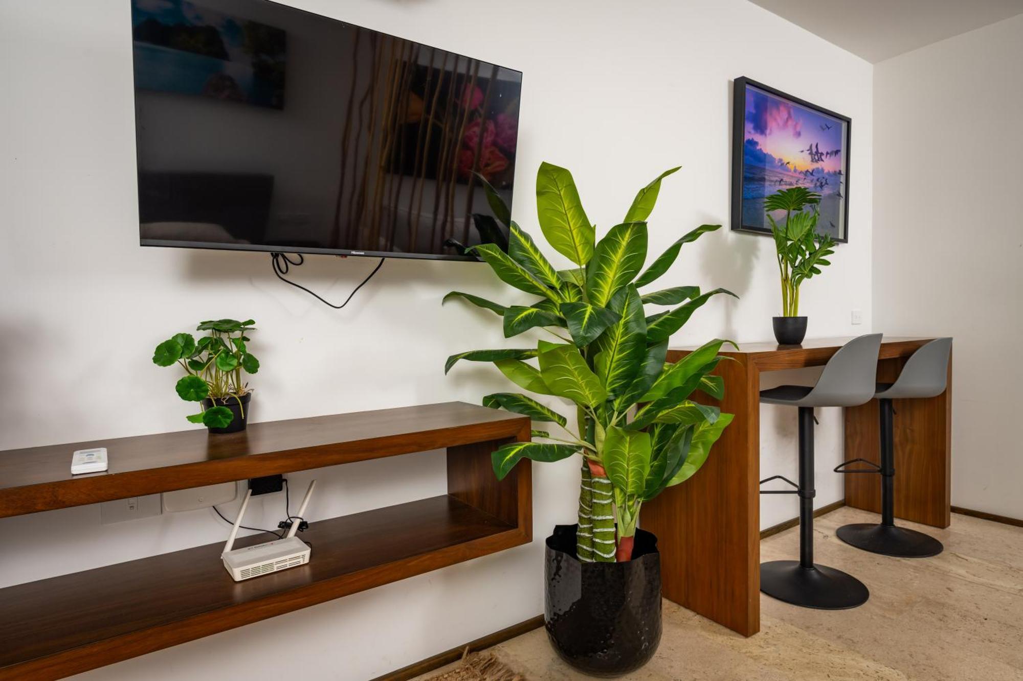 Apartment Walk Distance To Wallmart And 5ta Avenue *