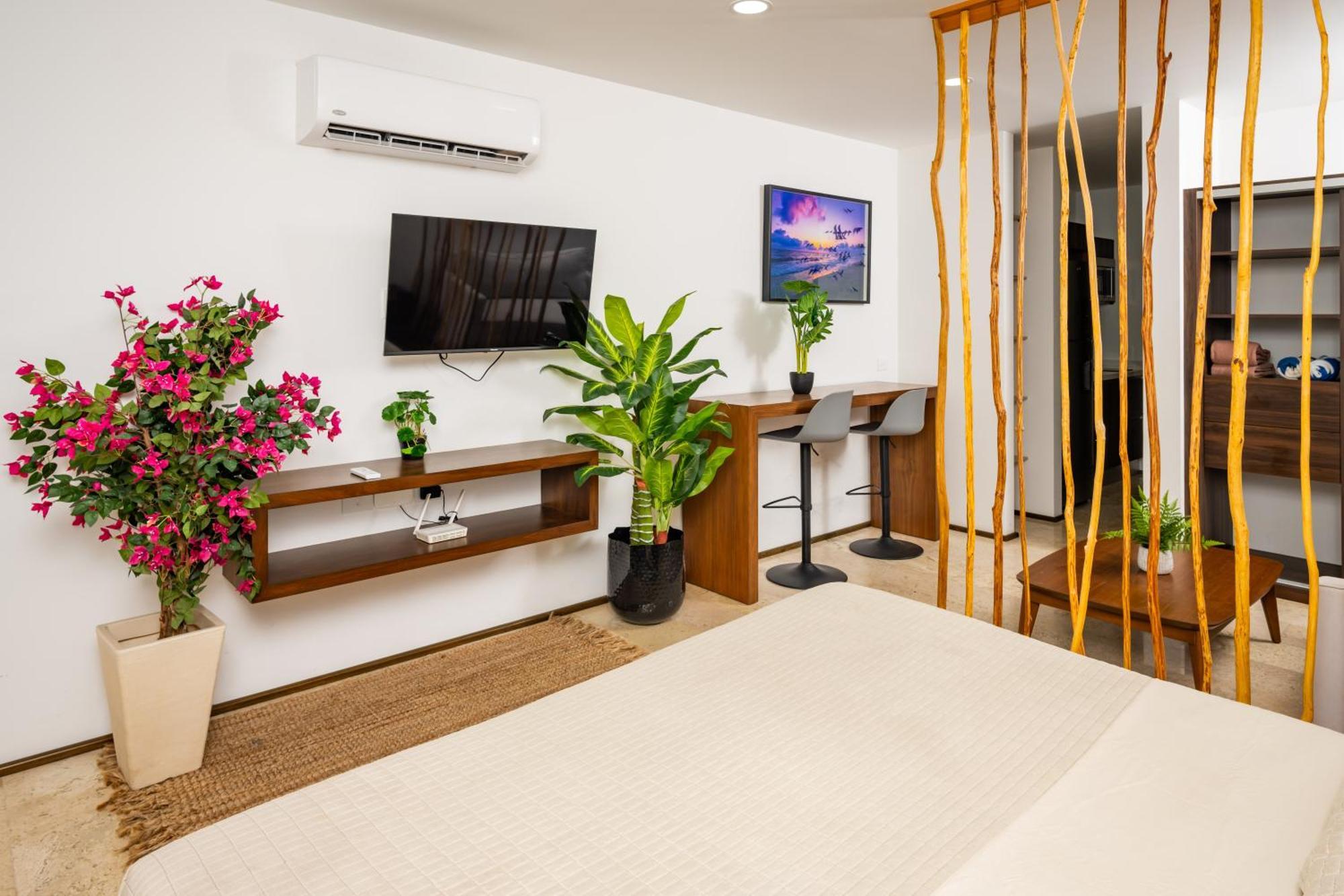 Walk Distance To Wallmart And 5ta Avenue Apartment