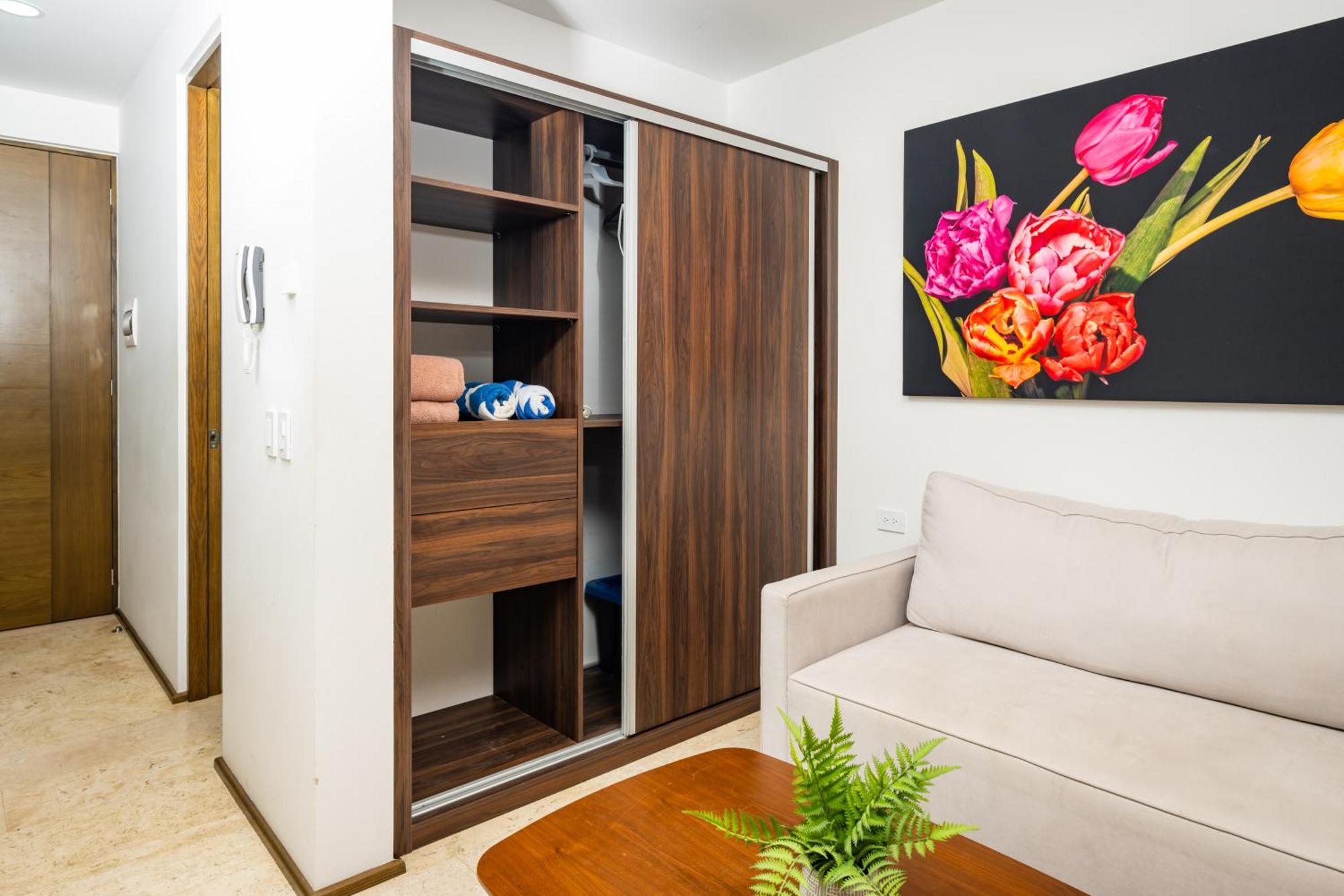 Apartment Walk Distance To Wallmart And 5ta Avenue