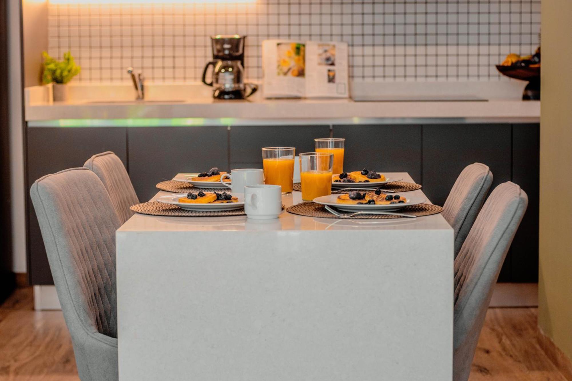 Sensai Downtown Luxury Apartment *