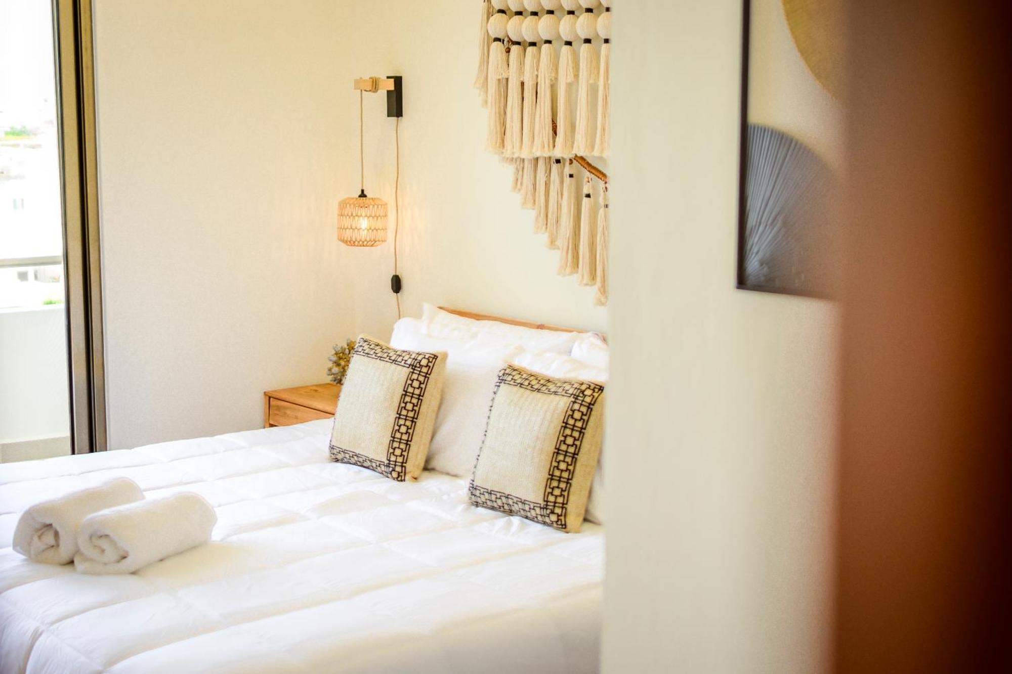 New! Elegant & Wonderful In Excellent Area By Yeah *