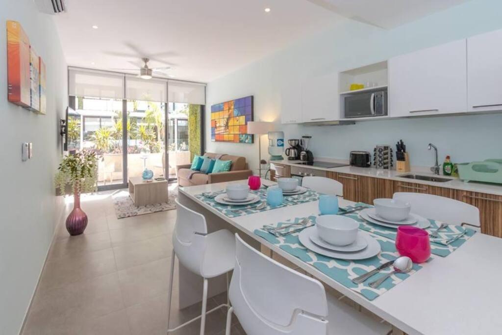 Colourful & 1 Bedroom In Apartment *